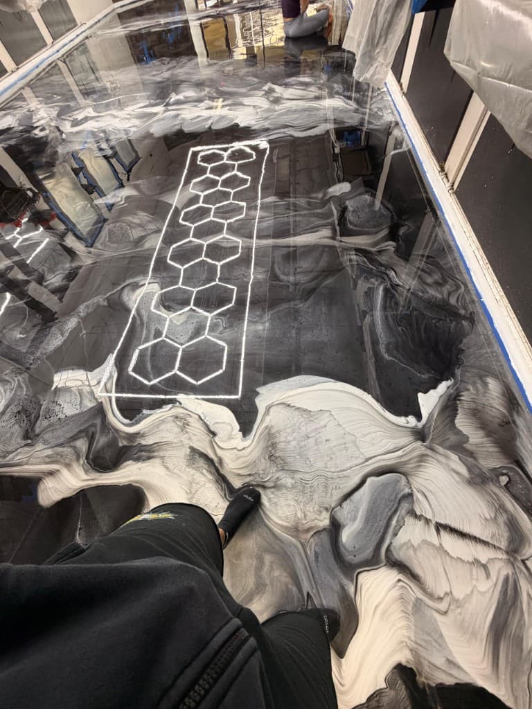 Epoxy floor with hexagonal pattern